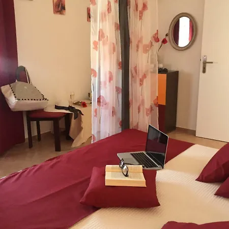 Lina Apartment Vir