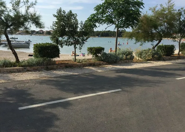 Апартаменты Lina Вир