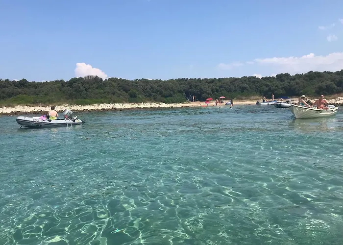 Апартаменты Lina Вир